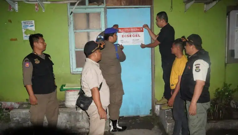 Satpol PP Kabupaten Tangerang Gerebek Prostitusi Terselubung Satpol PP Kabupaten Tangerang Gerebek Prostitusi Terselubung