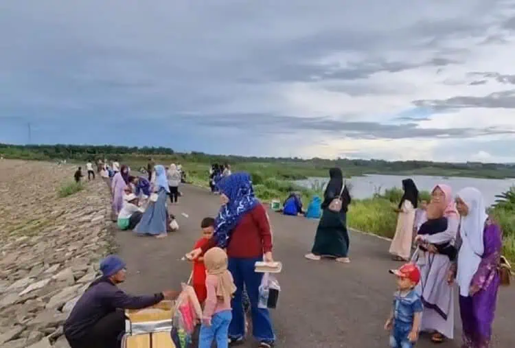 Bendungan Karian di Lebak Jadi Favorit Warga Ngabuburit