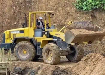 Usai Dibersihkan Secara Bergotong Royong, Jalan Cipanas-Ciparay Bisa Dilalui