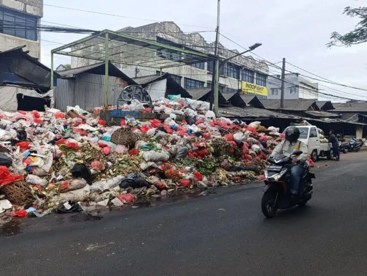 Pengangkutan Sampah Terganggu Setelah Pejabat DLH Tangsel Ditahan