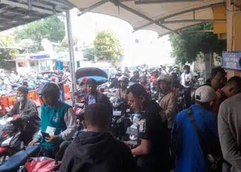Hari Pertama Pemutihan Tunggakan dan Denda PKB, Ribuan Warga Padati Samsat Cikokol Tangerang