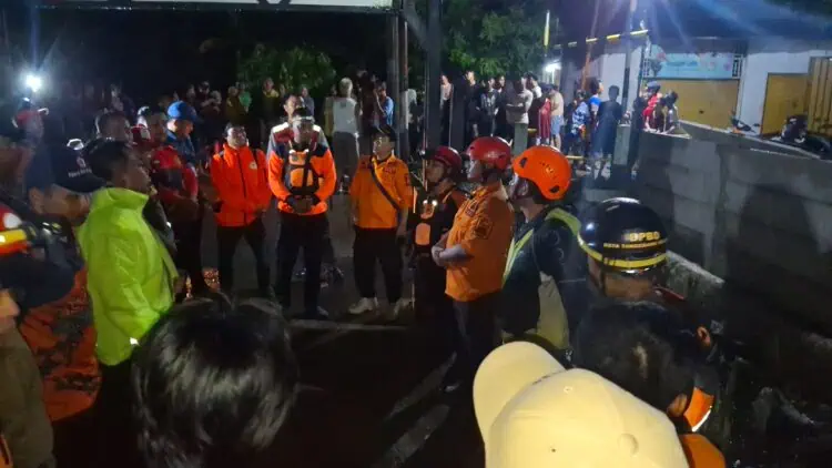 Bocah Perempuan 5 Tahun di Pondok Aren Diduga Tenggelam di Kali Saat Main Hujan
