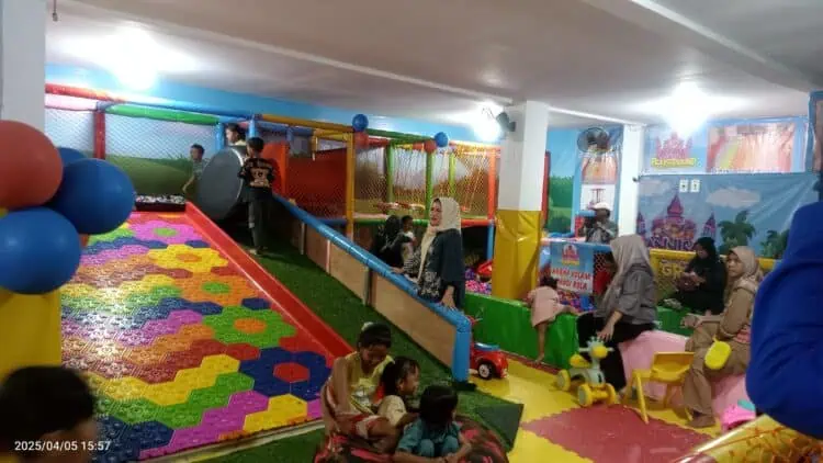 Playground Annisa Jaya Desa Cibetok Ramai Dikunjungi Warga saat Libur Idul Fitri