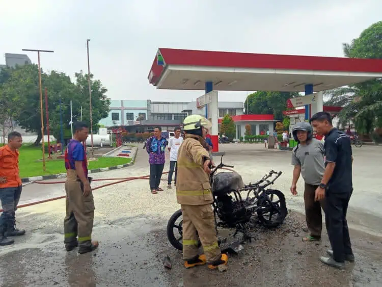 Motor Terbakar Usai Isi BBM di SPBU Legok
