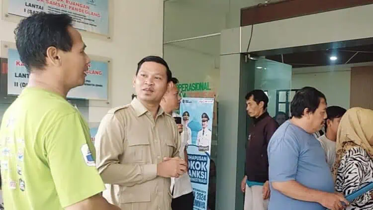 Pastikan Masyarakat Terlayani, Wakil Ketua DPRD Pandeglang Datangi Kantor UPT PPD
