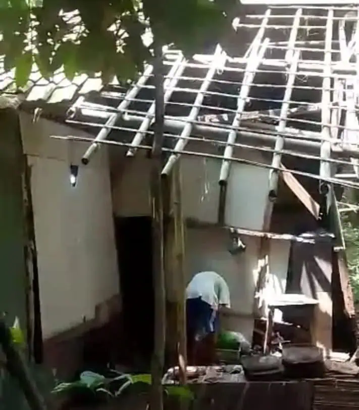 Rumahnya Rusak Parah, Warga Saketi Pandeglang Terpaksa Mengungsi Sementara