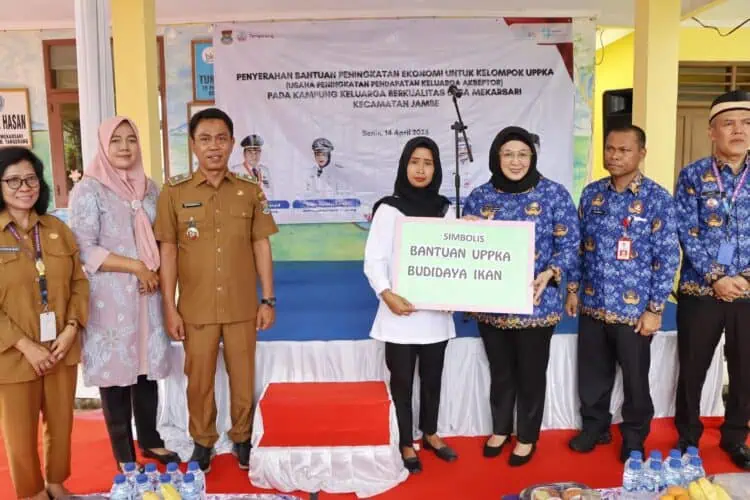 Wabup Tangerang Salurkan Bantuan Ekonomi di Kampung KB Desa Mekarsari
