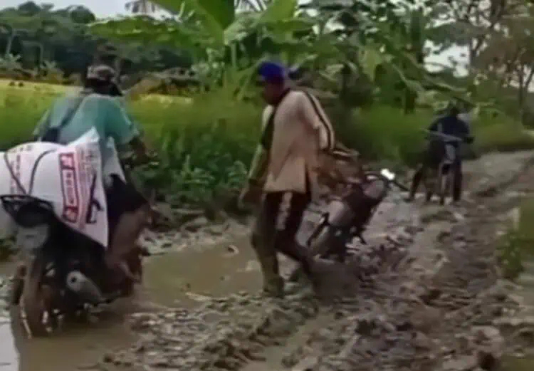 Belasan Tahun Tak Dibangun, Bupati Lebak Janji Perbaiki Jalan Poros Desa
