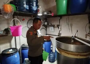 4 Tahun Beroperasi, Industri Rumahan Miras Ciu di Kota Tangerang Digerebek Polisi