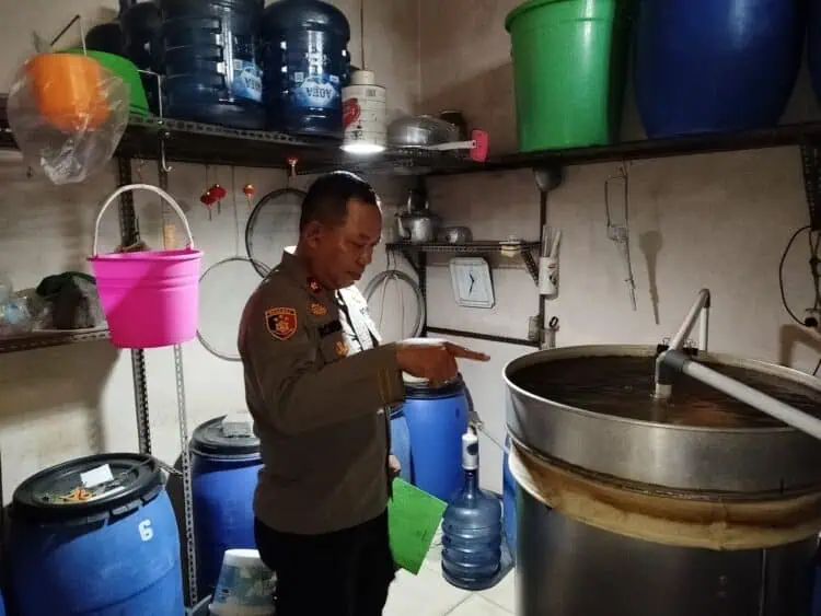 4 Tahun Beroperasi, Industri Rumahan Miras Ciu di Kota Tangerang Digerebek Polisi