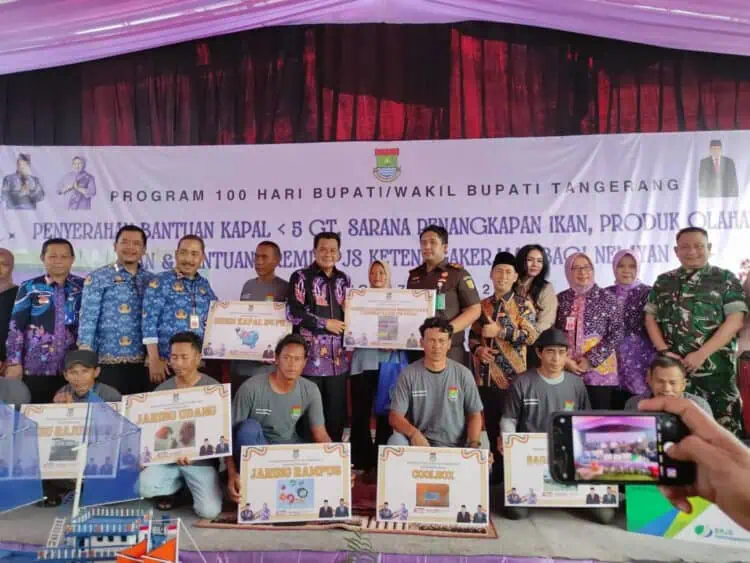 Dorong Produktivitas, Pemkab Tangerang Salurkan Bantuan untuk Nelayan