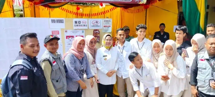 Bupati Serang Tatu Chasanah Tinjau PSU di Tiga TPS