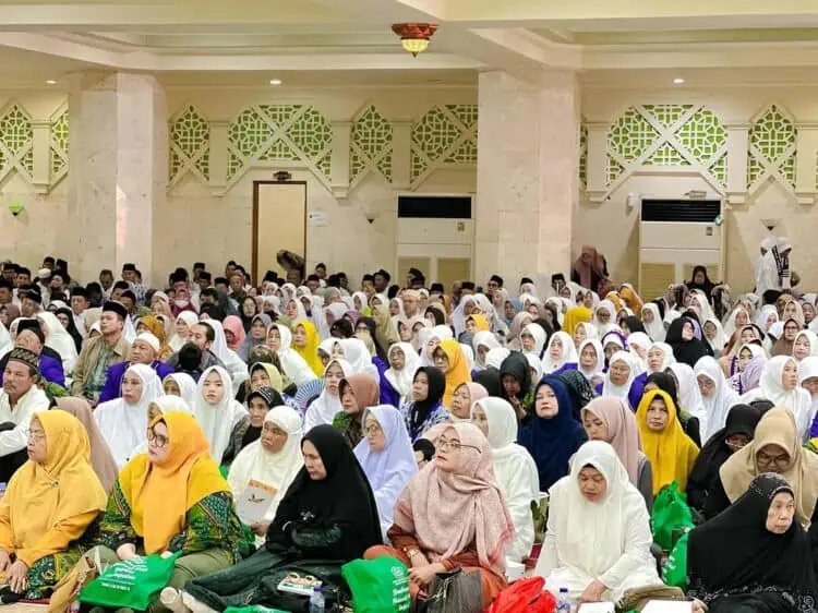 2.170 Jamaah Ikuti Manasik Haji di Aula Masjid Agung Al Amjad Tigaraksa