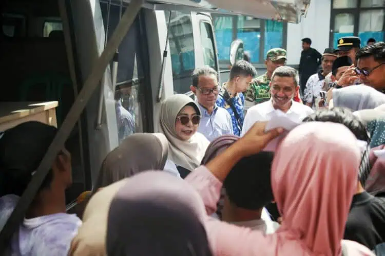 Melalui Mobil Keliling Adminduk, Bupati Pandeglang: Pelayanan Harus Cepat dan Mudah