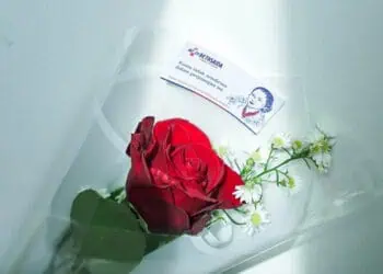 Bethsaida Hospital Rayakan Hari Kartini dengan Bunga untuk Perempuan Hebat