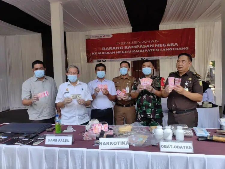 Uang Palsu Rp100 Juta Lebih dan 200 USD di Kabupaten Tangerang Dibakar