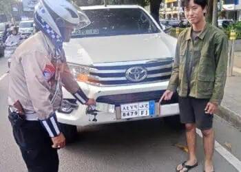Polisi Tindak Pengendara Minibus Berplat Asing yang Melintas di Tangsel