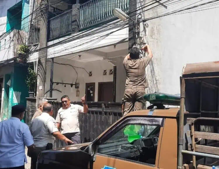 Jaringan Internet Ilegal di Tiang PJU Ditertibkan Pemkot Tangerang