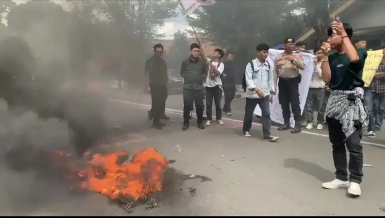 Sejumlah Massa Desak Kejari Lebak Usut Tuntas Kasus Dugaan Korupsi BLT DD Ciruji