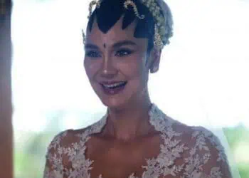 Tampil Cantik di Hari Pernikahannya, Luna Maya Kenakan Gaun Rancangan Eddy Betty
