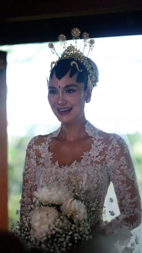 Tampil Cantik di Hari Pernikahannya, Luna Maya Kenakan Gaun Rancangan Eddy Betty Tampil Cantik di Hari Pernikahannya, Luna Maya Kenakan Gaun Rancangan Eddy Betty