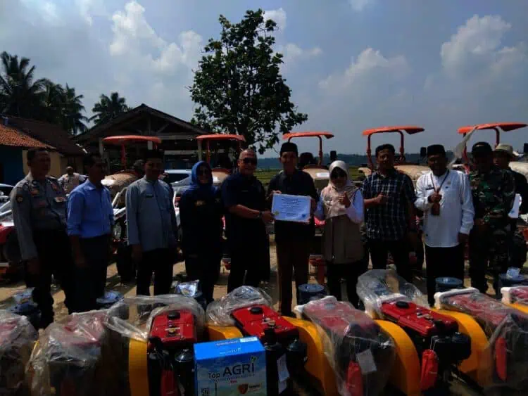 Anggota DPR RI Arif Rahman Serahkan Alsintan Untuk Petani Pandeglang