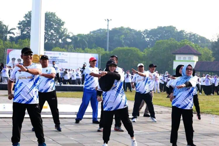Intan Nurul Hikmah Senam Bersama Ribuan Guru Kabupaten Tangerang