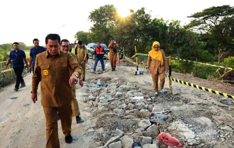 Jalan "Dihujani Meteor", Bupati Tangerang Targetkan Perbaikan Kelar 120 Hari