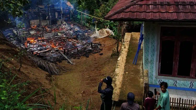 Rumah Warga Pandeglang Ludes Terbakar dan Rata Dengan Tanah