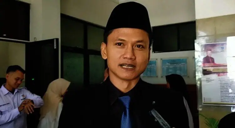 Wabup Iing Minta Segera Tindaklanjuti Keberadaan Bangkai Tongkang di Perairan Teluk