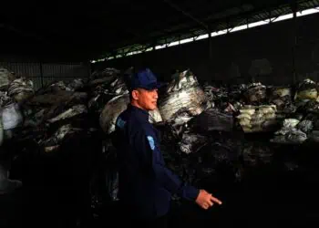 Diduga Tak Berizin, Menteri LHK Juga Segel Gudang Limbah Noor Annisa Kemikal