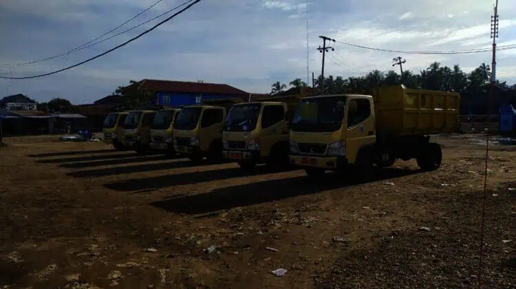 Tumpukan Sampah Teluk Pandeglang Kembali Diangkut dan Dibersihkan