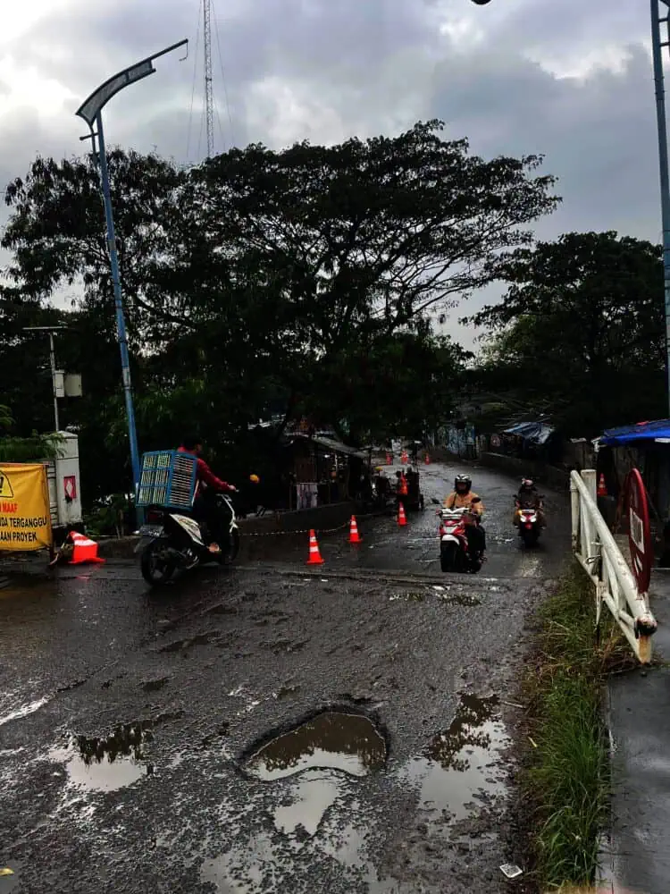 Membahayakan, Jembatan Penghubung di Tangerang Rawan Kecelakaan dan Pusat Kemacetan