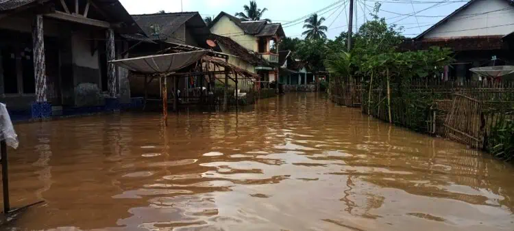 Satu Desa di Kecamatan Patia Pandeglang Terisolir Akibat Banjir
