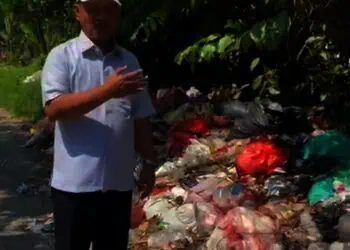 Najib Hamas Tinjau Tumpukan Sampah di Anyer