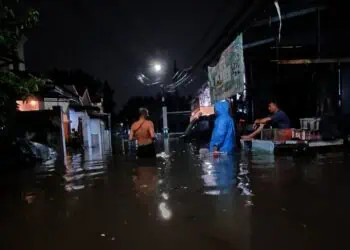 Warga Serpong Utara Kebanjiran 140 Sentimeter, Arus Lalu Lintas Lumpuh