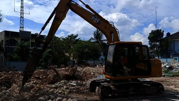 Sempat Dihentikan Warga, Proyek SMPN 20 Tangsel Kembali Dikerjakan