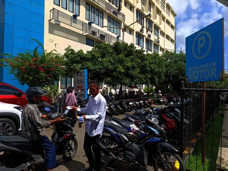 Parkir RSU Tangsel Kini Bebas Pungutan Ormas, Pengunjung Merasa Lega