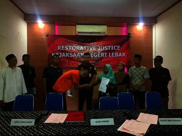 Kejari Lebak Terapkan Keadilan Restorative Bagi Pencuri Uang yang Digunakan Obati Ibunya