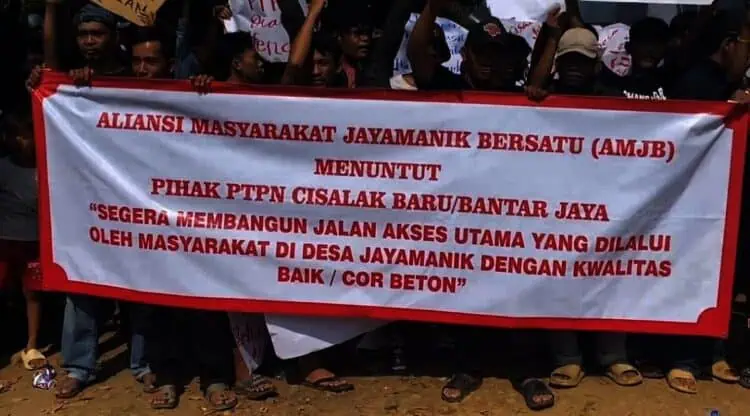 Warga di Lebak Demo Tuntut Perusahaan Sawit Perbaiki Jalan