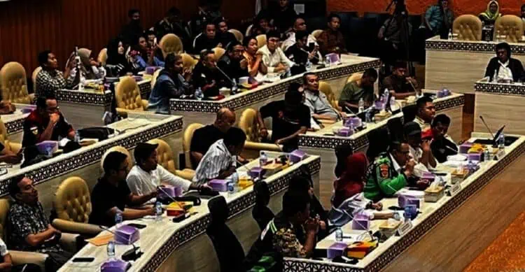 Ojol Tuntut Aplikator Turunkan Potongan Maksimal 10 Persen