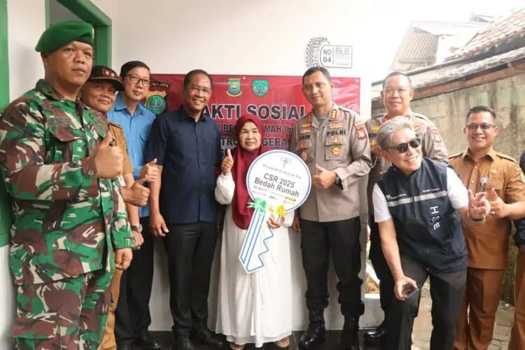 Sambut Hari Bhayangkara, Kapolres Metro Tangerang Kota Serahkan Kunci Rumah untuk Warga Jatiuwung