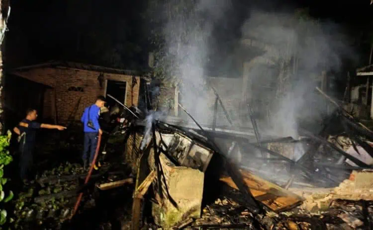 Rumah Semi Permanen di Lebak Hangus Terbakar