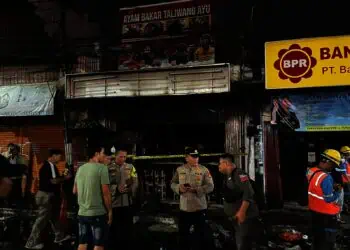 Breaking News! Rumah Makan Taliwang di Pasar Lama Terbakar