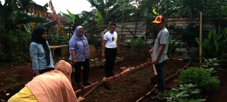 Kelurahan Pedurenan Manfaatkan Lahan Tidur Untuk KWT