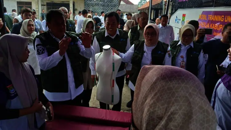 Tekan Pengangguran, Maesyal-Intan Launching Pelatihan Keliling Tata Busana