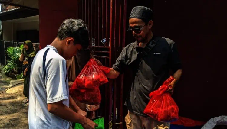 Majelis Nuruz Zholam Kurbankan 3 Sapi dan 9 Kambing untuk Yatim dan Dhuafa
