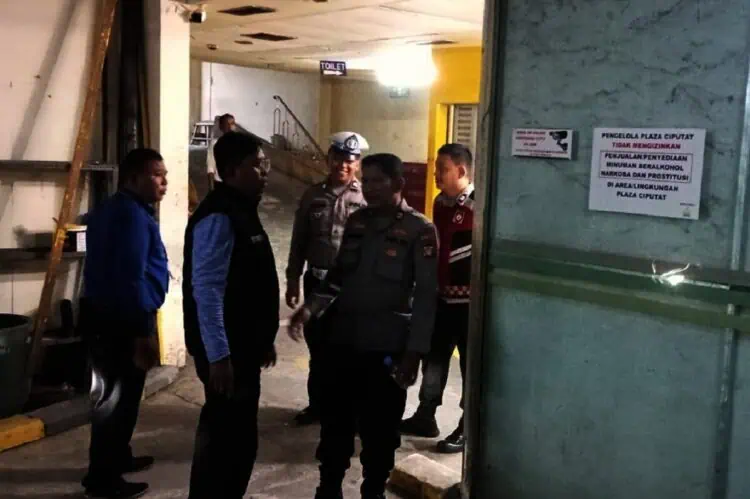 Tempat Karaoke Ilegal di Basement Plaza Ciputat Ditutup Polisi