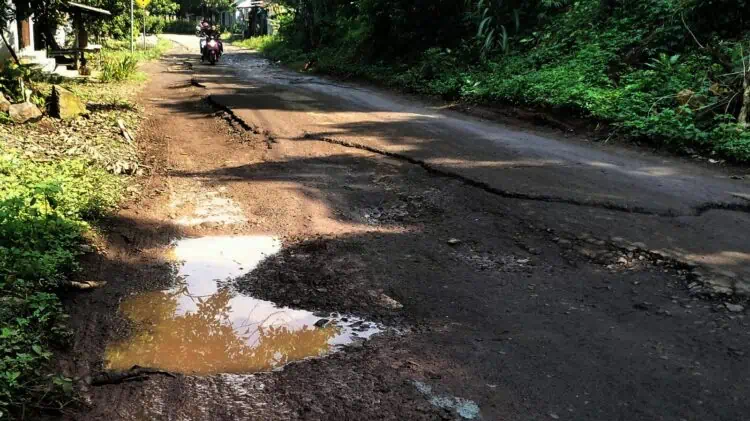 Pemkab Pandeglang Kewalahan Perbaiki Jalan Rusak, Iing: 251,985 Km Rusak Berat
