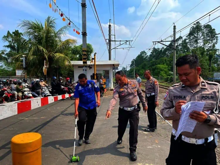 KA Tabrak Truk di Tanah Tinggi Tangerang, 2 Pemotor Kena Imbas, 4 Orang Luka-luka